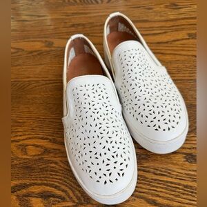 Vionic White Summer Sneakers Size 6 Excellent Condition